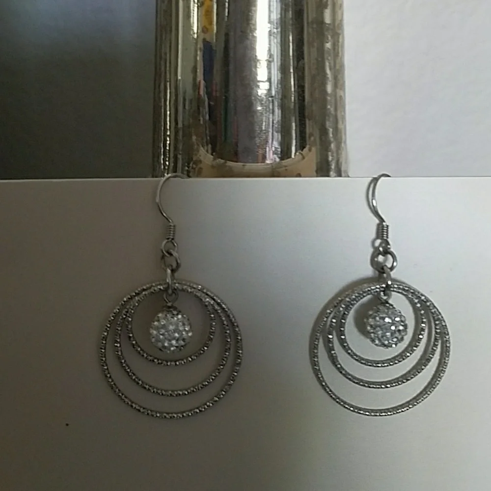 White Gold diamond cut earrings - Picture 5 of 6